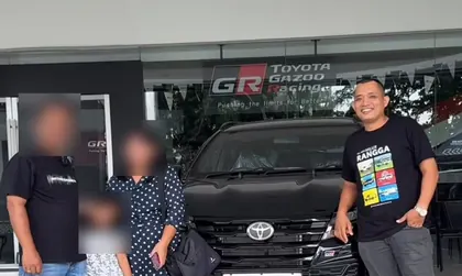 Serah terima unit Toyota di Agung Toyota Harapan Raya