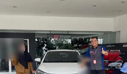 Serah terima unit Toyota di Agung Toyota Harapan Raya