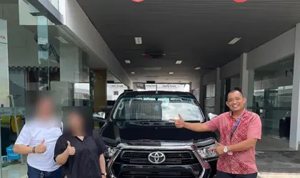 Serah terima unit Toyota di Agung Toyota Harapan Raya