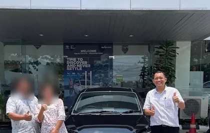 Serah terima unit Toyota di Agung Toyota Harapan Raya