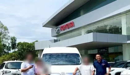 Serah terima unit Toyota di Agung Toyota Harapan Raya